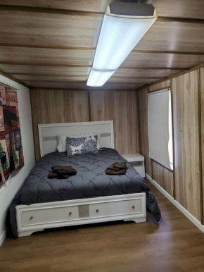 Outdoorsy Room at Yosemite Gem on Ferretti, Groveland